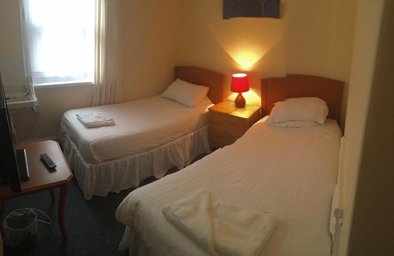 Four Seasons Budget Aberystwyth Extérieur photo