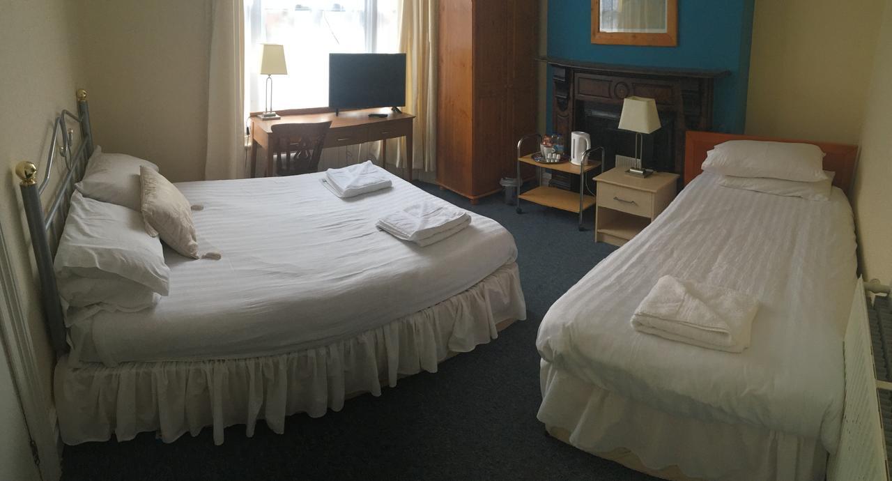 Four Seasons Budget Aberystwyth Extérieur photo