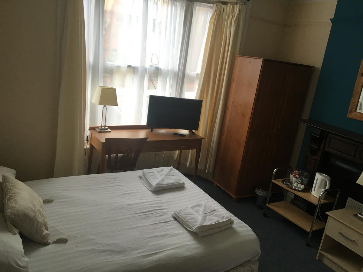 Four Seasons Budget Aberystwyth Extérieur photo
