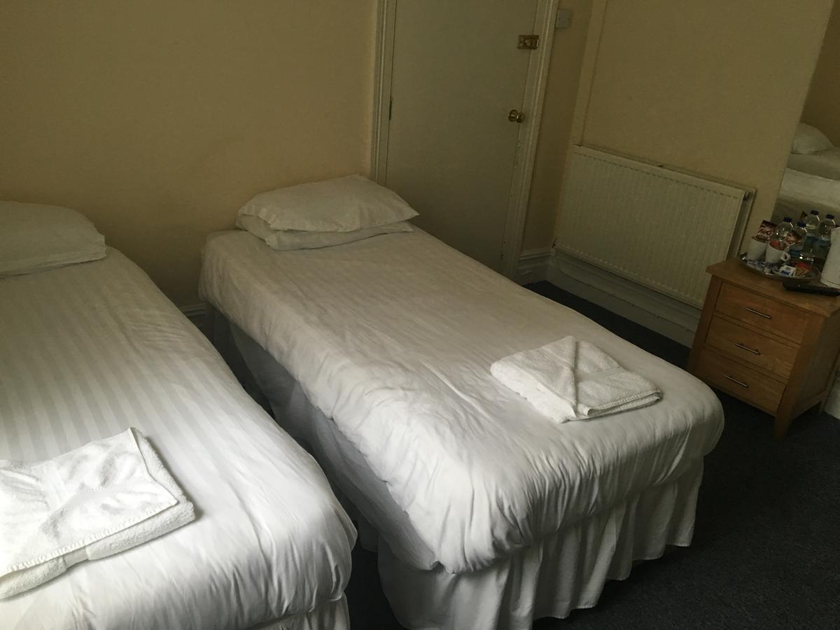 Four Seasons Budget Aberystwyth Extérieur photo